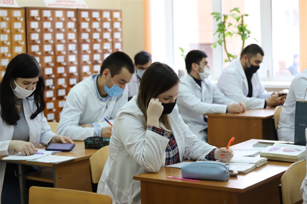 На медицинском факультете состоялось ток-шоу «Год на «передовой»